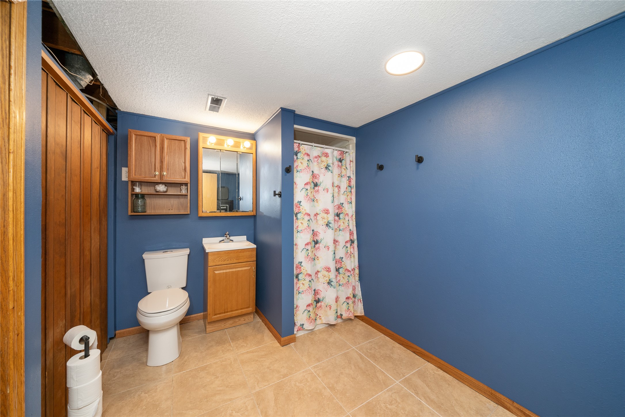 7620 Madison Avenue, Urbandale, Iowa image 24