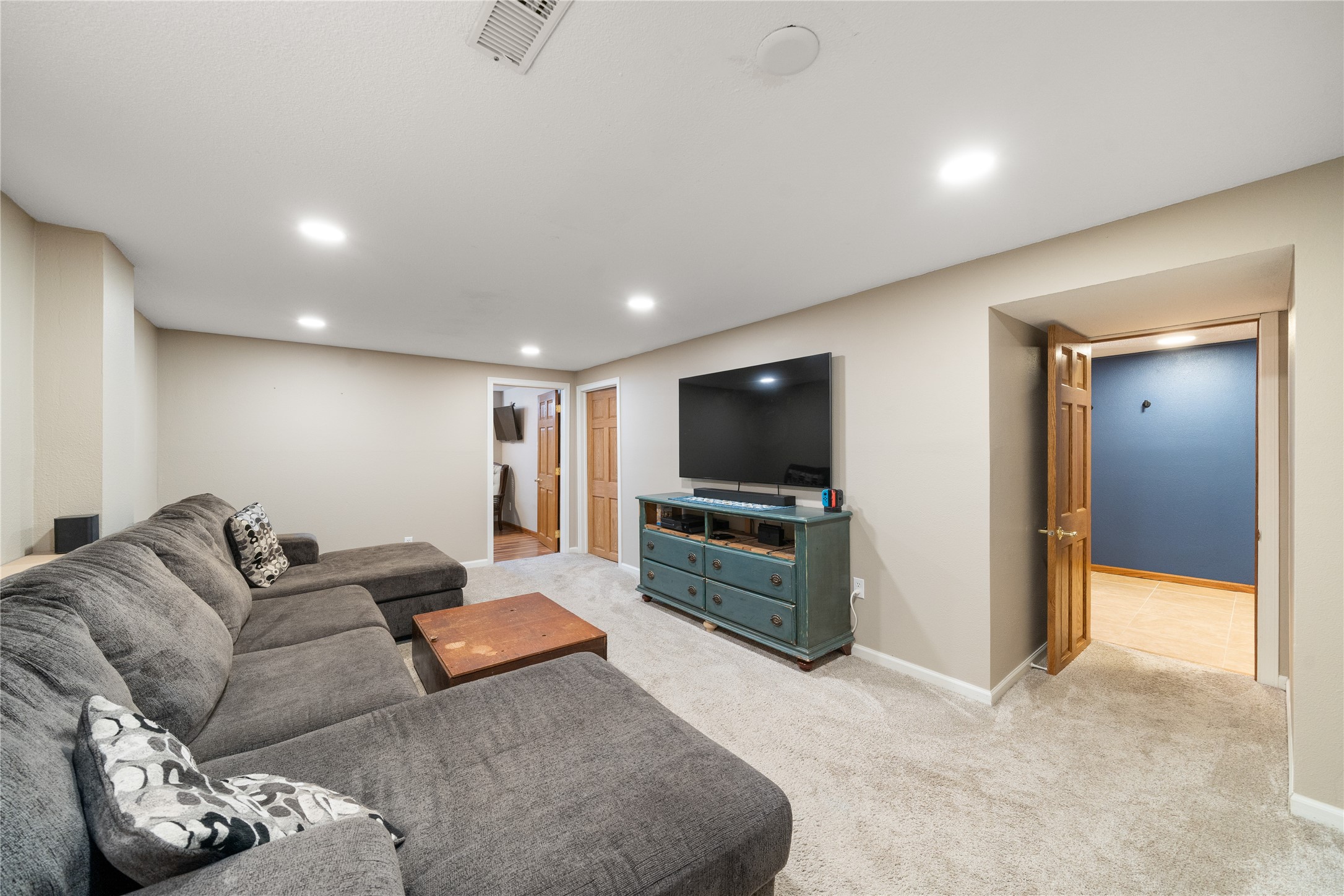 7620 Madison Avenue, Urbandale, Iowa image 23