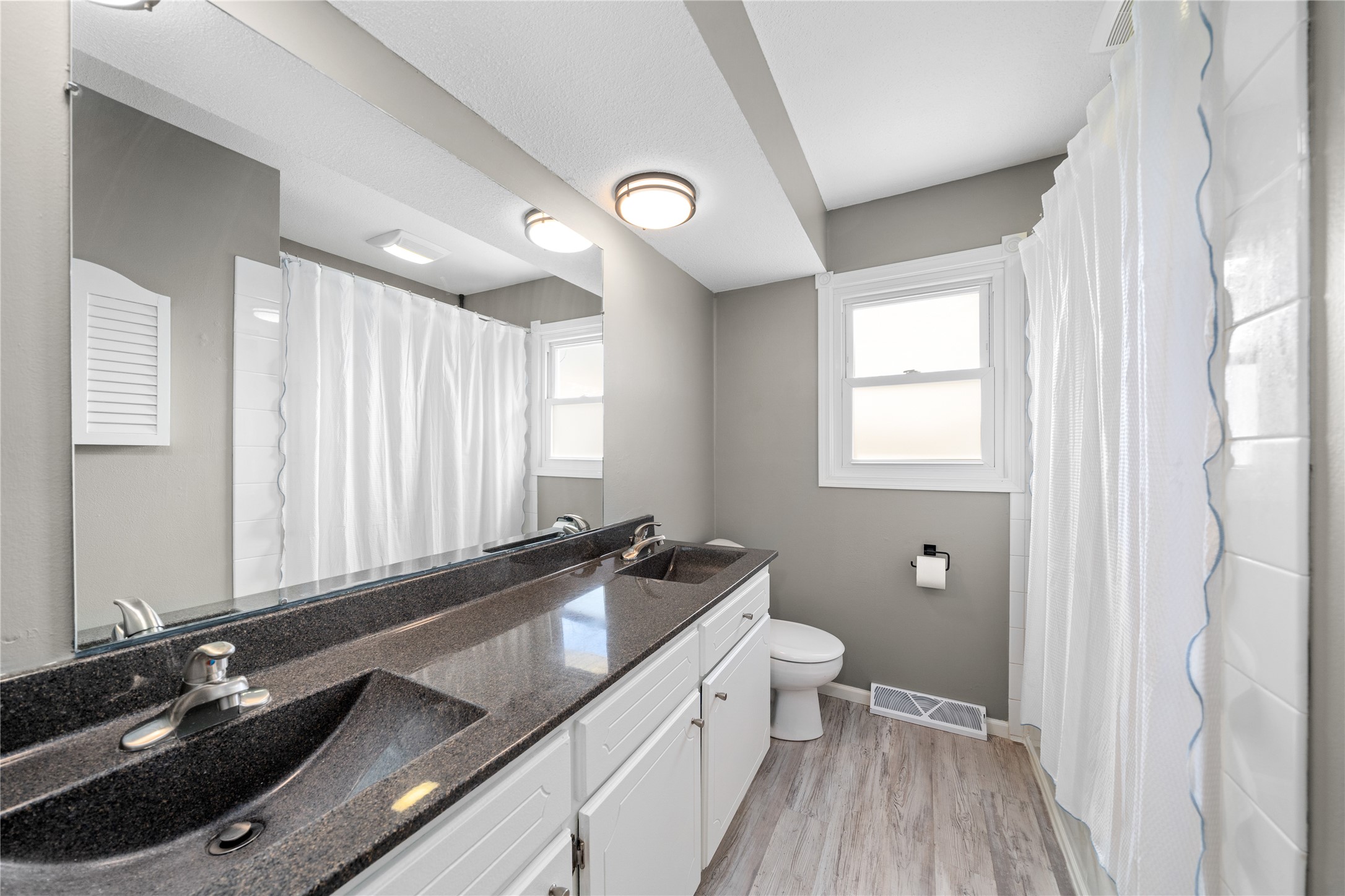 7620 Madison Avenue, Urbandale, Iowa image 16