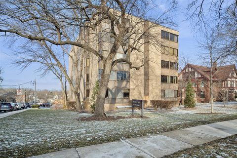 Homes For Sale - 505 36th Street #302<br/> Des Moines, IA 50312