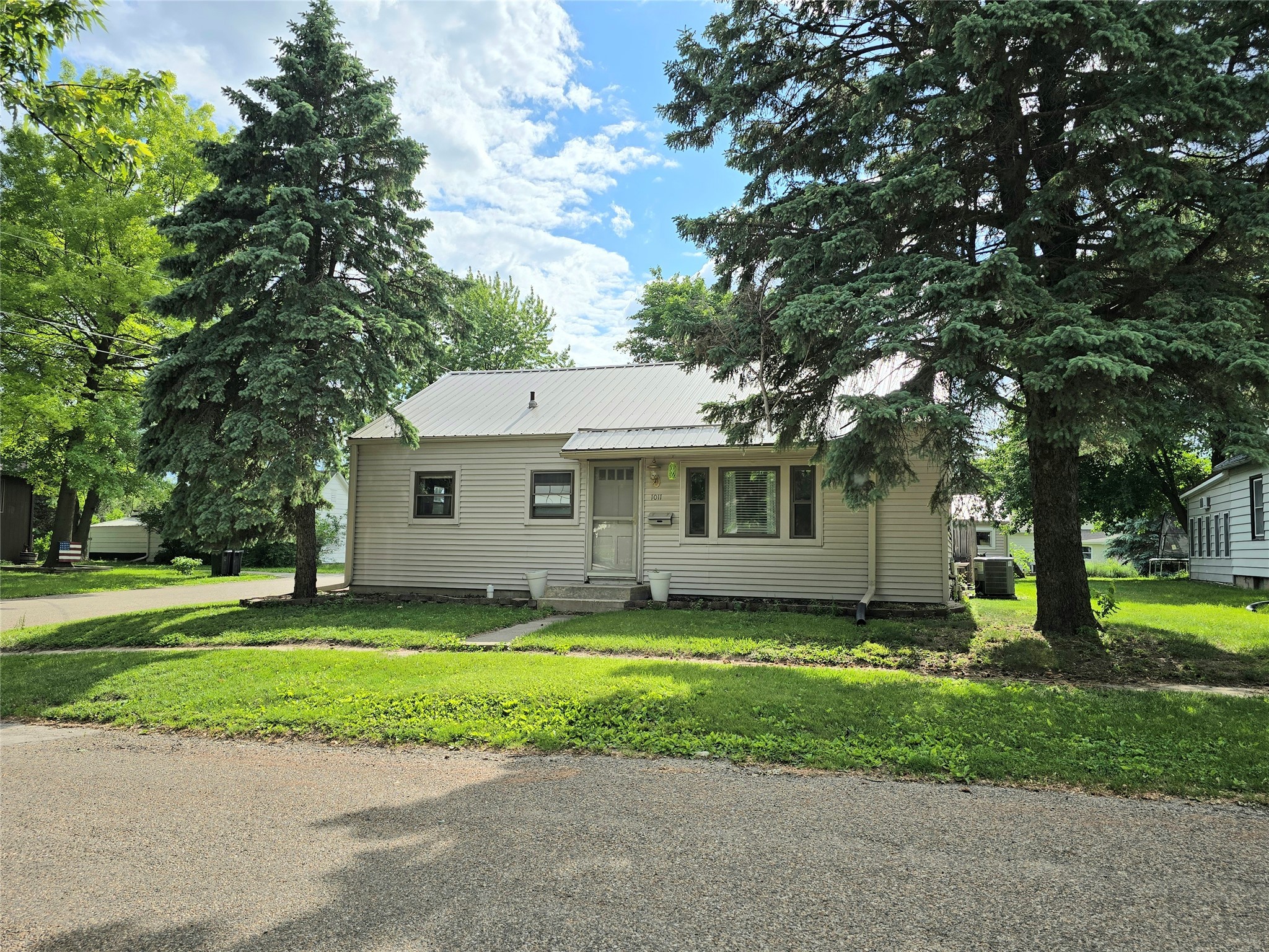 1011 S 9th Street, Oskaloosa, Iowa image 1