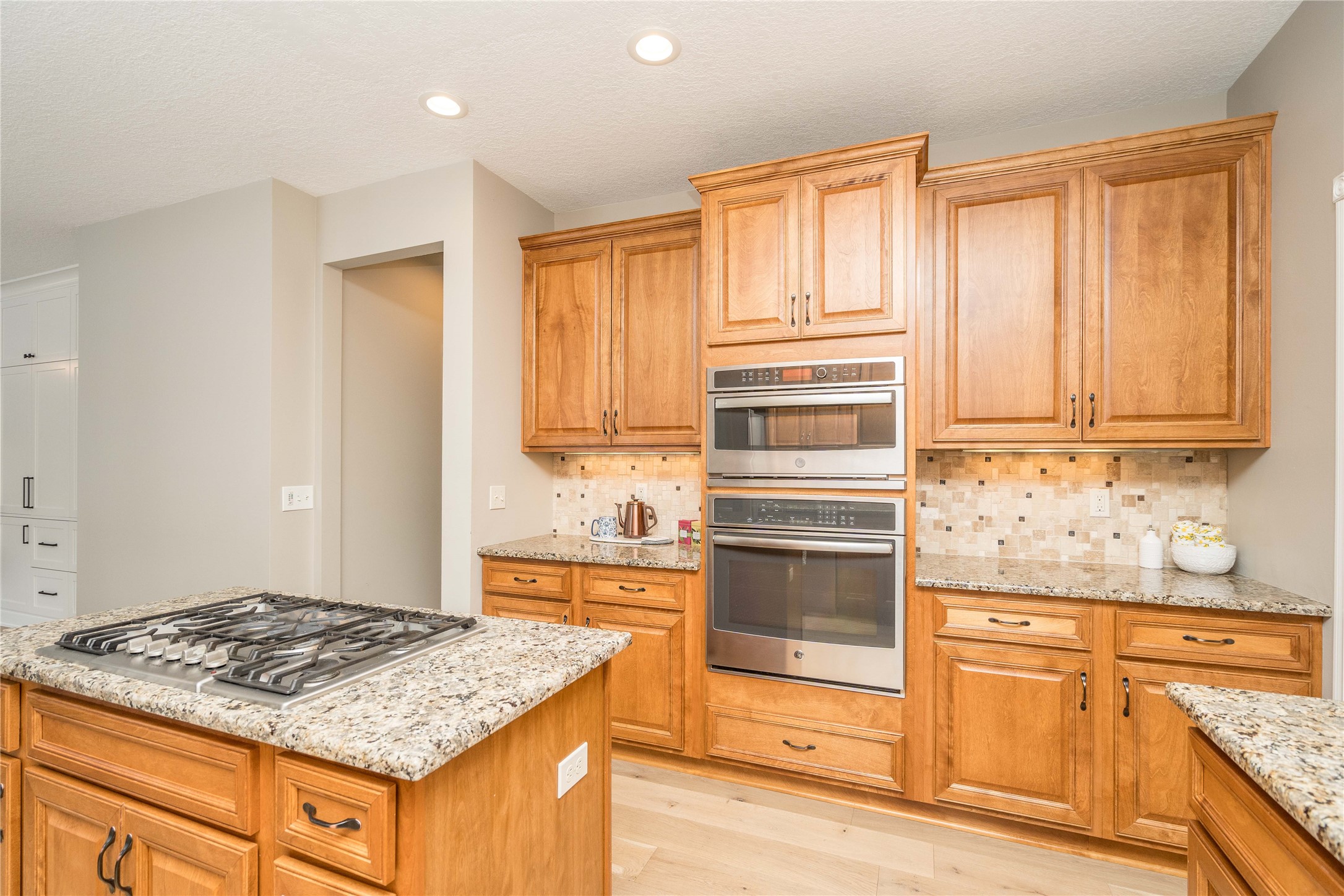 8121 Chambery Boulevard, Johnston, Iowa image 11