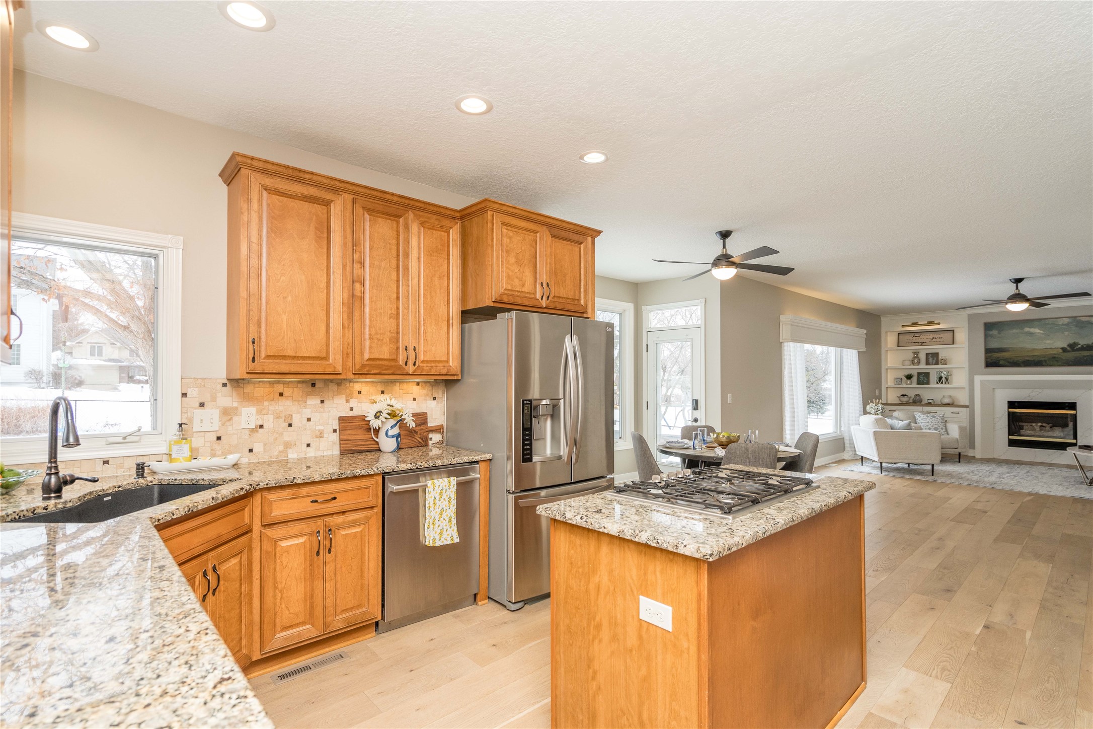8121 Chambery Boulevard, Johnston, Iowa image 12