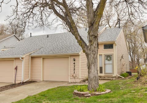 Condo For Sale - 4721 71st Street<br/> Urbandale, IA 50322