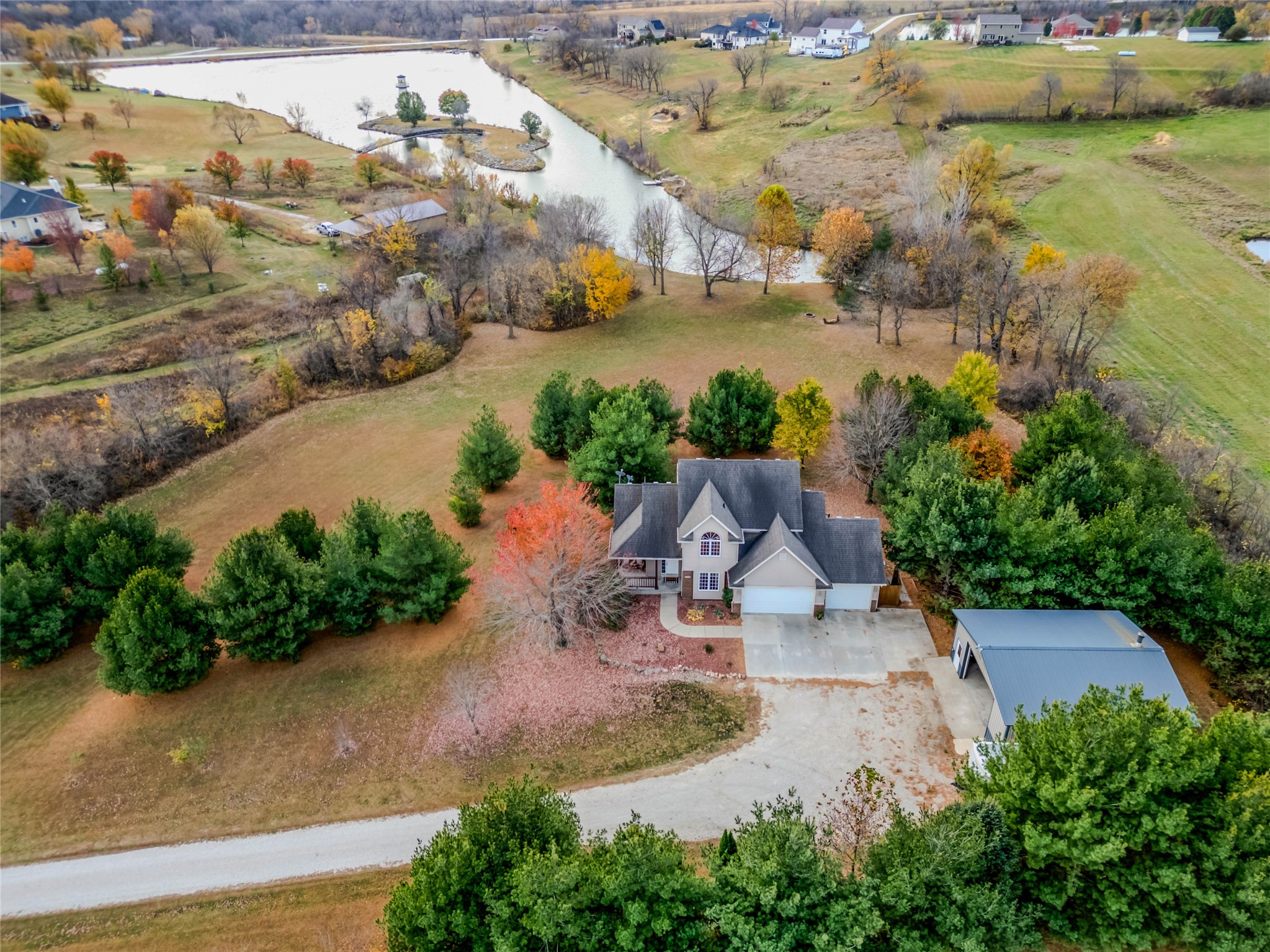 1419 Willow Court, Cumming, Iowa image 1