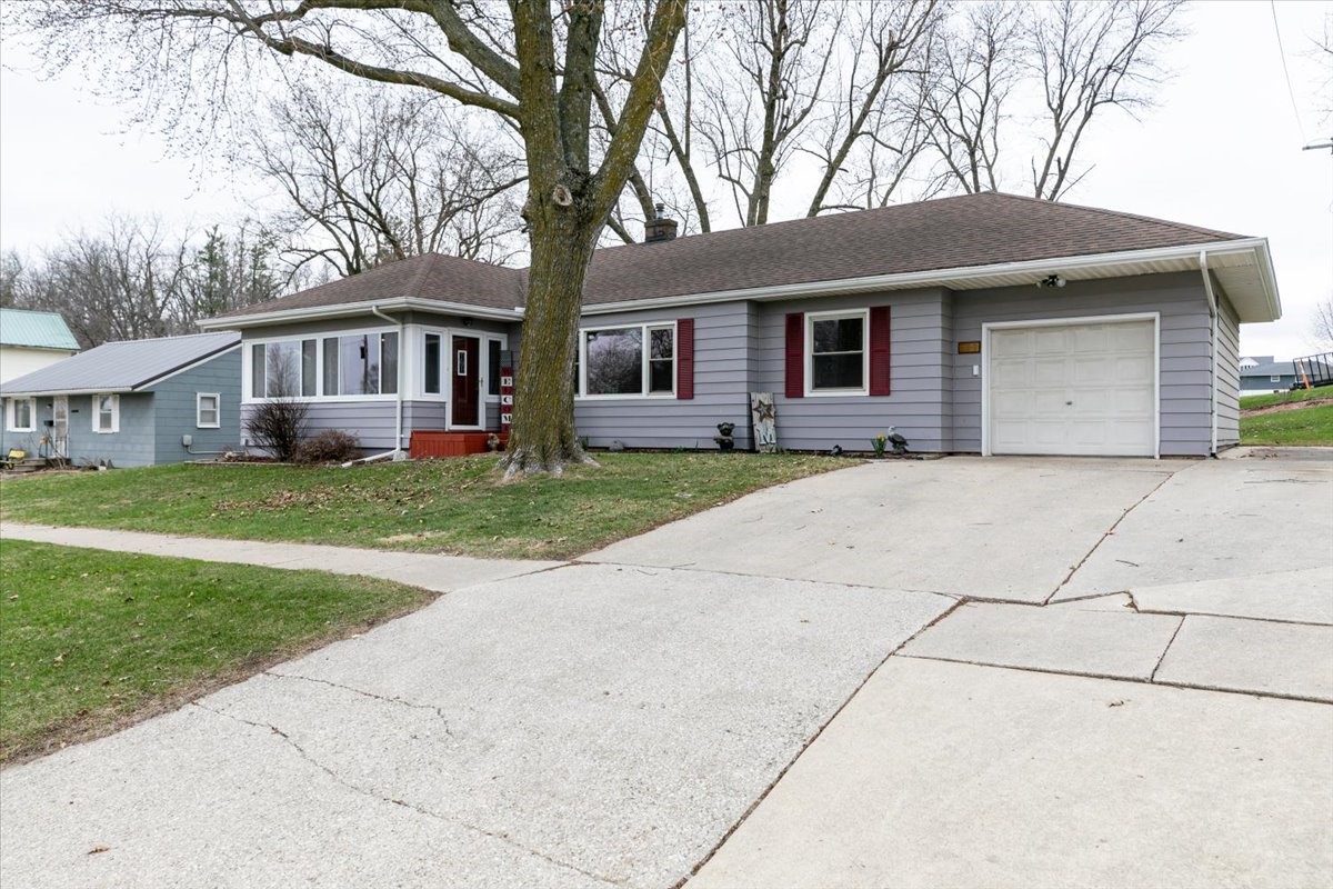 506 Adams Street, Brooklyn, Iowa image 3