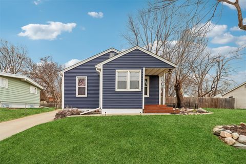 Homes For Sale - 2407 E 39th Court<br/> Des Moines, IA 50317