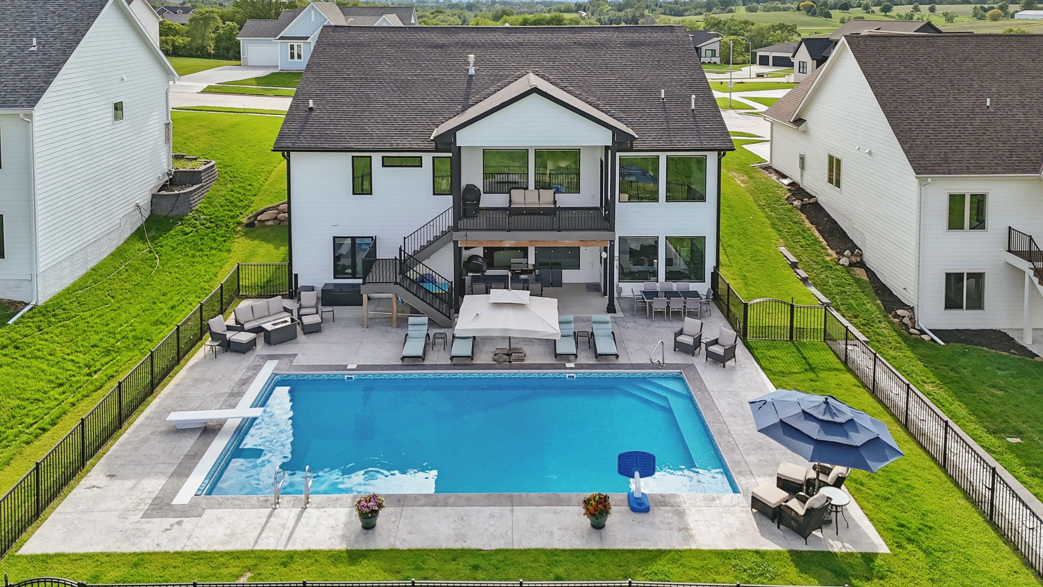 2216 Timberview Drive, Norwalk, Iowa image 2