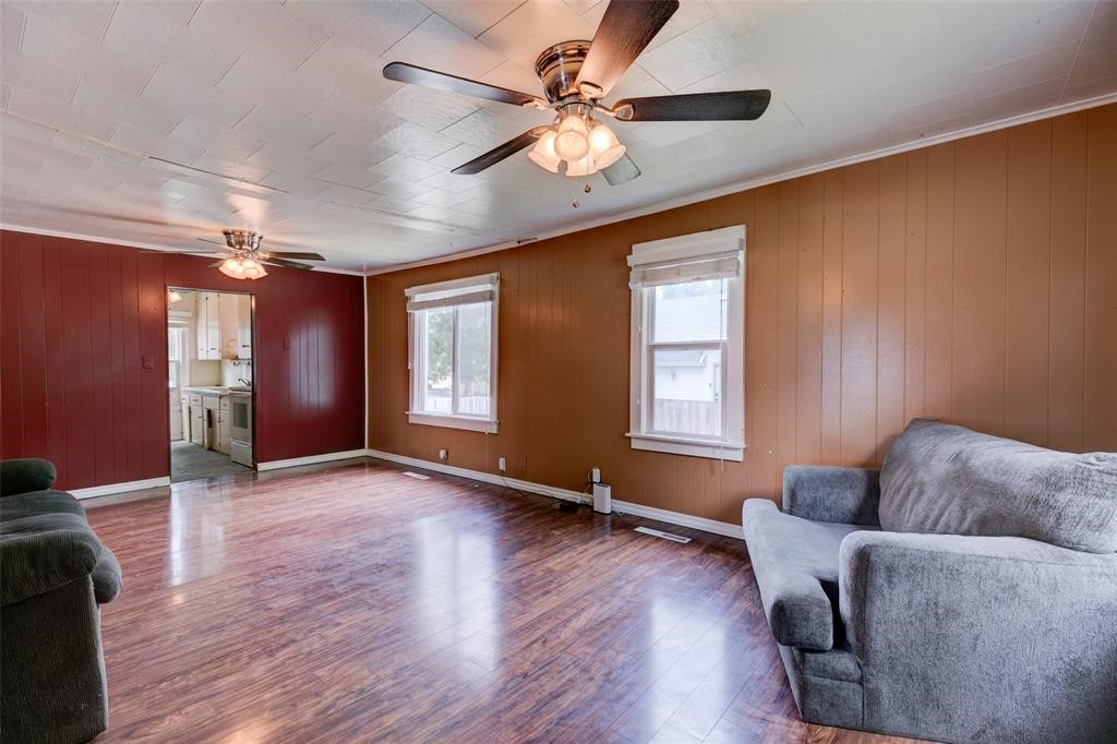 914 W Montgomery Street