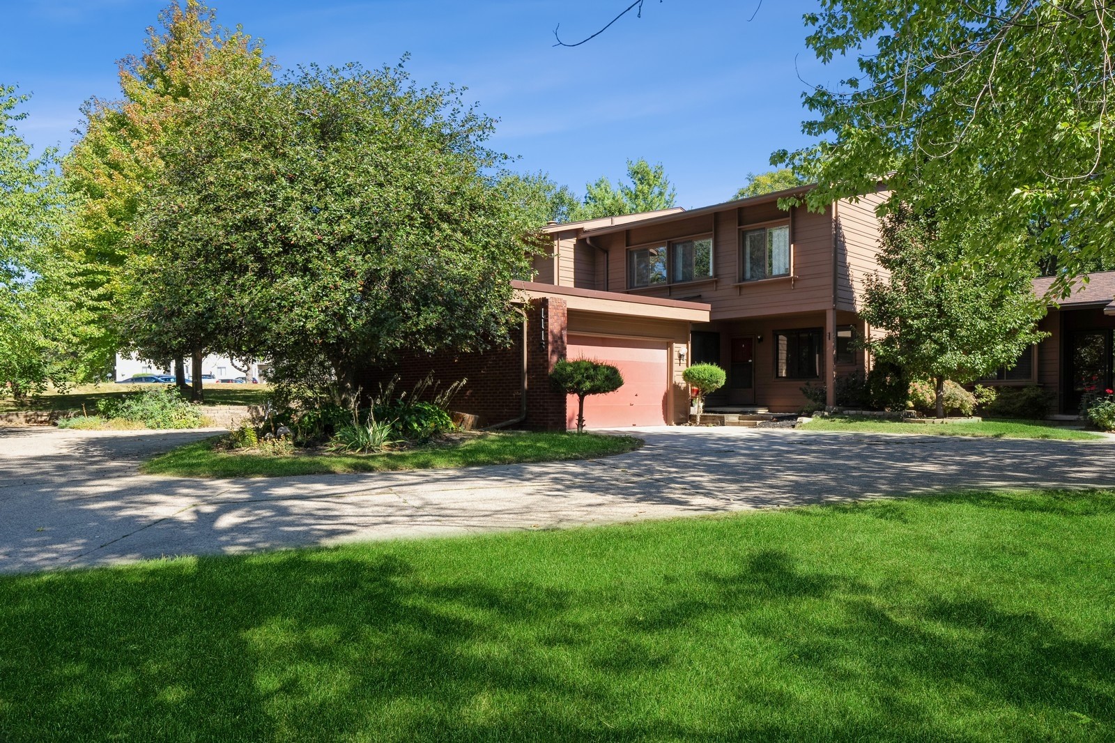 1115 Woodland Park Drive, West Des Moines, Iowa image 1