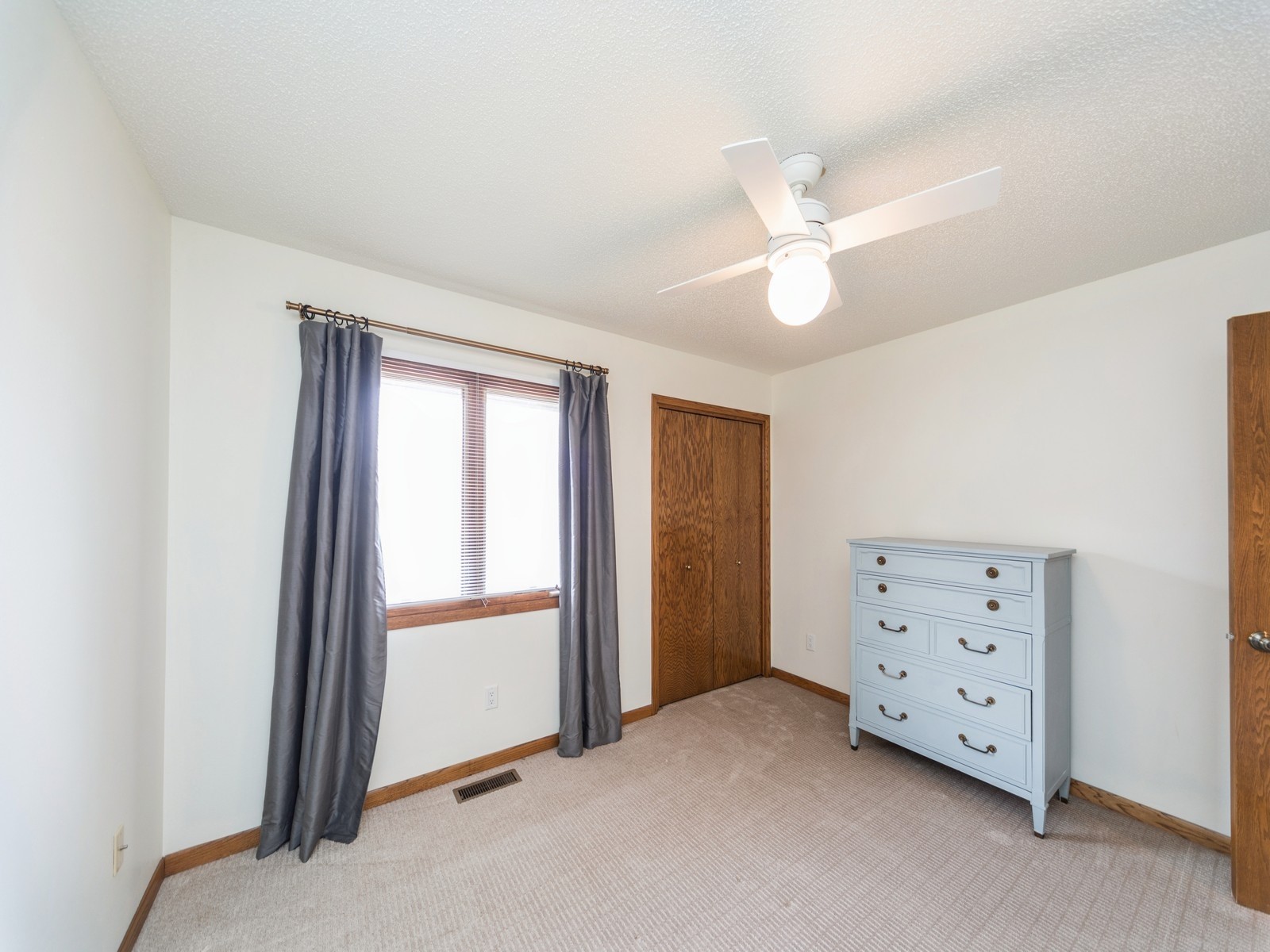 10674 Elmcrest Drive, Clive, Iowa image 24