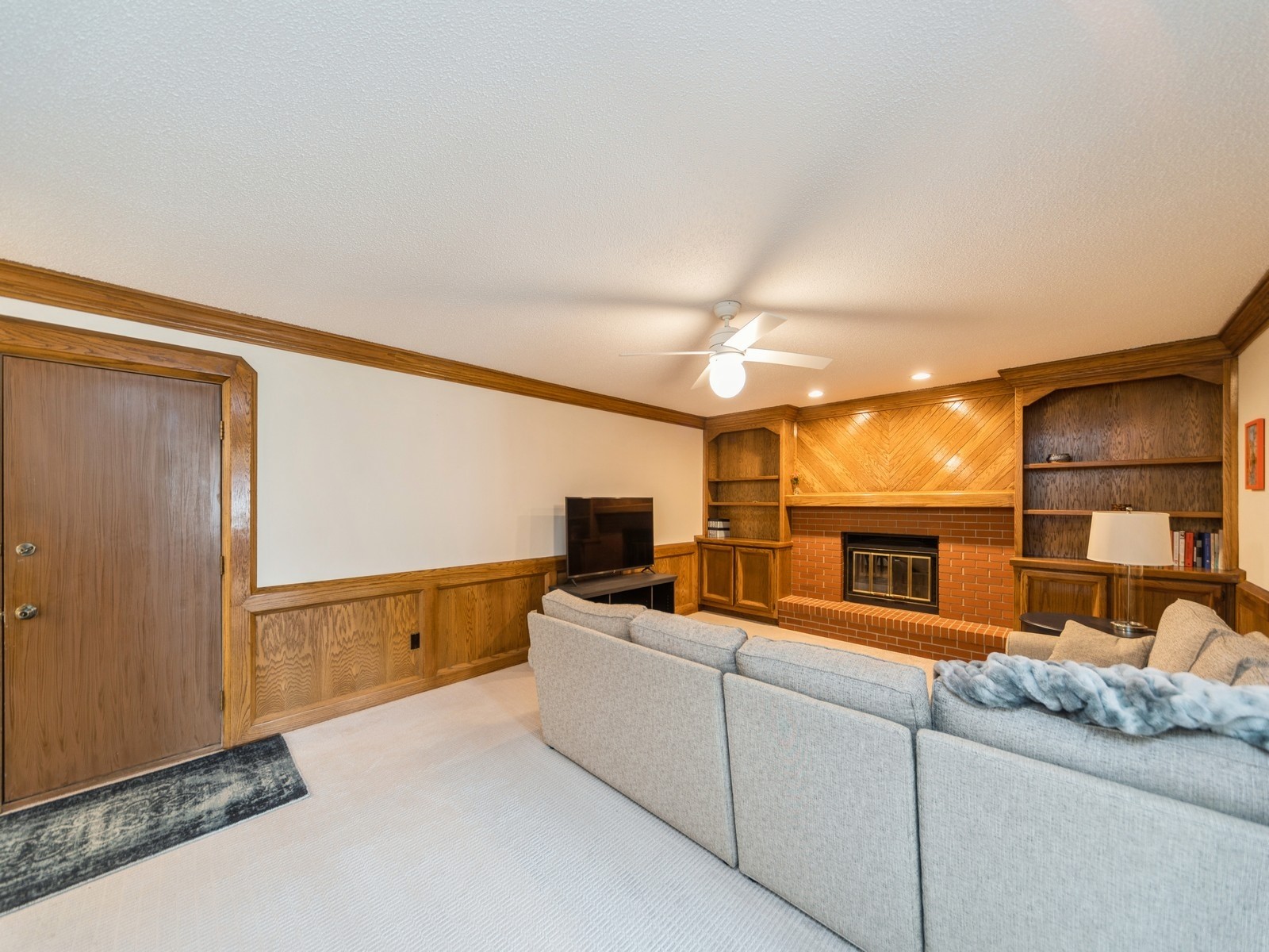 10674 Elmcrest Drive, Clive, Iowa image 18