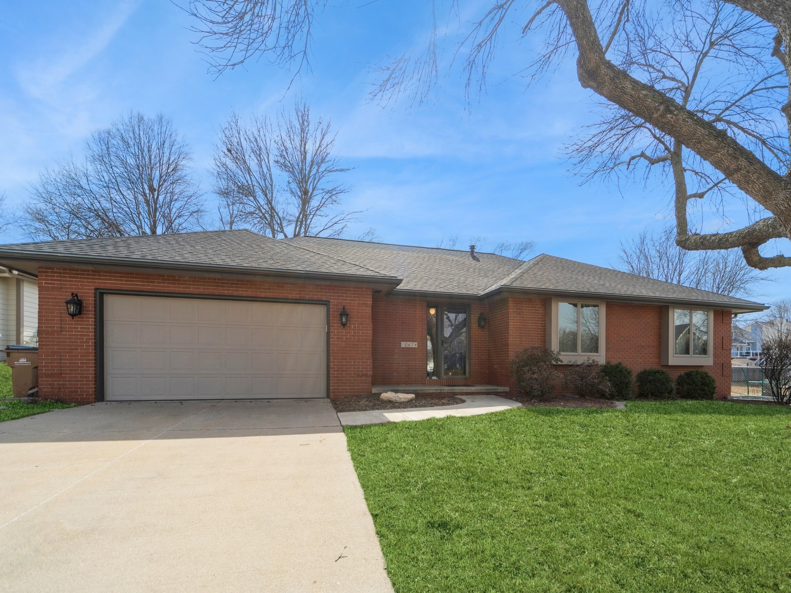 10674 Elmcrest Drive, Clive, Iowa image 1