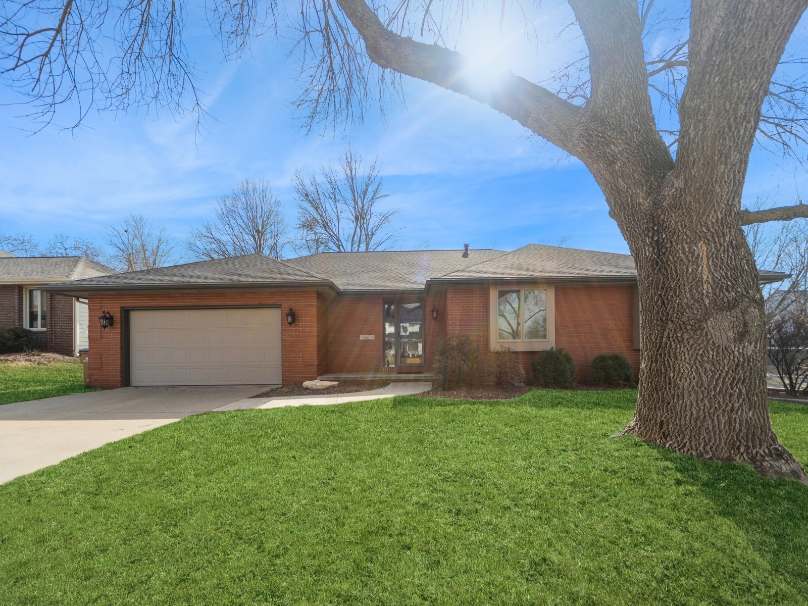 10674 Elmcrest Drive, Clive, Iowa image 4