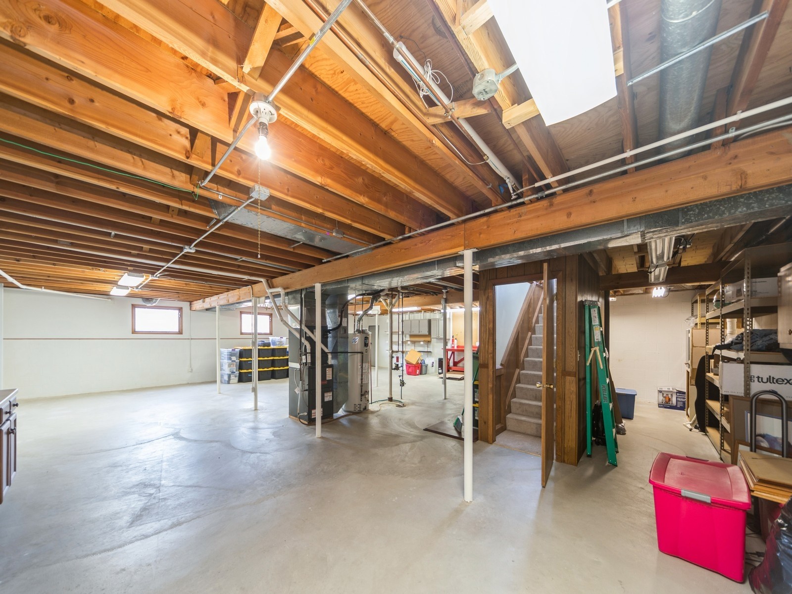 10674 Elmcrest Drive, Clive, Iowa image 29