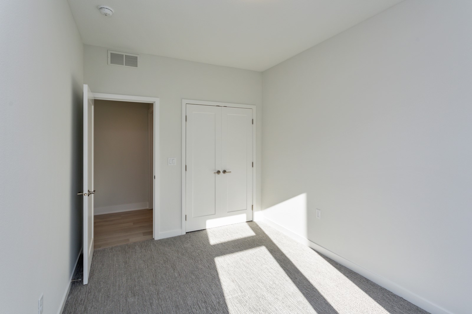 855 E 2nd Street, Des Moines, Iowa image 22