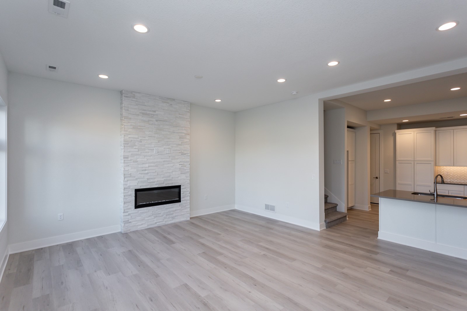 855 E 2nd Street, Des Moines, Iowa image 3