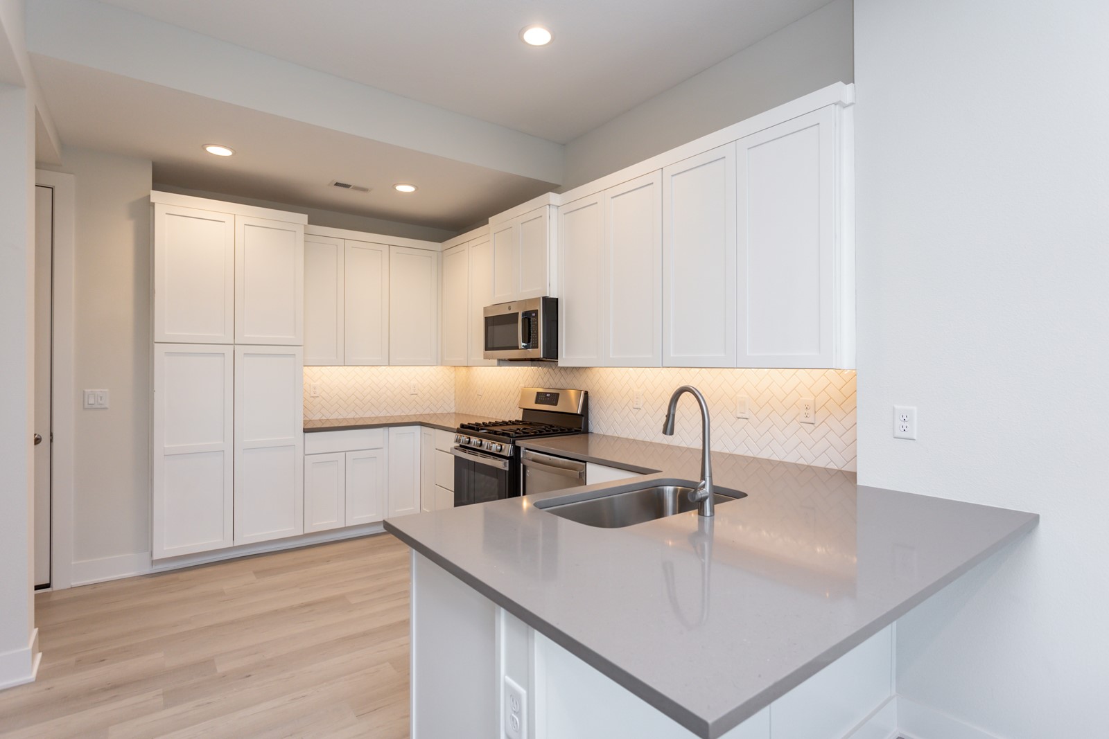 855 E 2nd Street, Des Moines, Iowa image 9