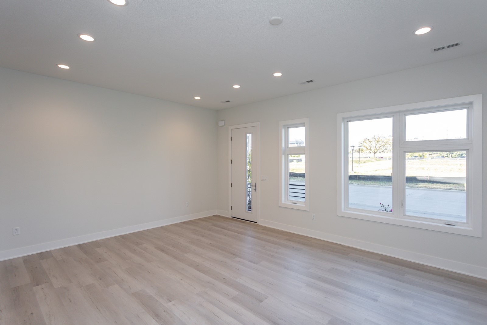 855 E 2nd Street, Des Moines, Iowa image 6