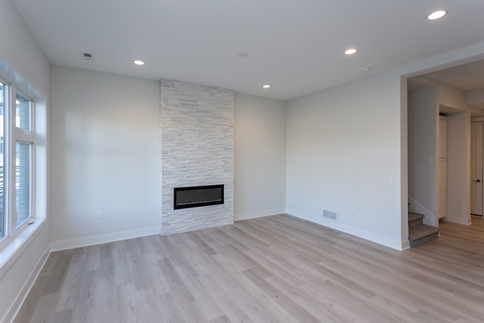 855 E 2nd Street, Des Moines, Iowa image 4