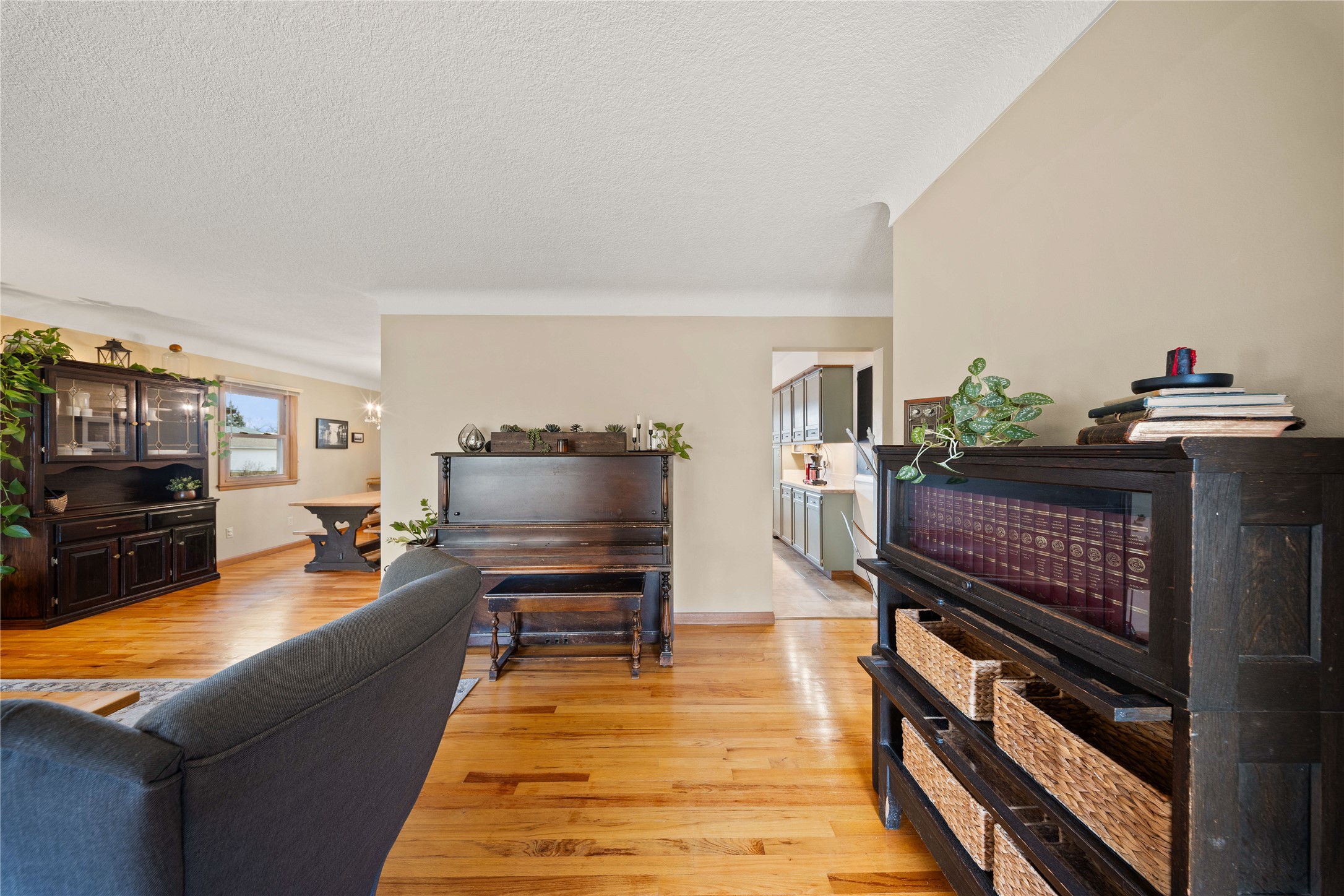 3828 Lindlavista Way