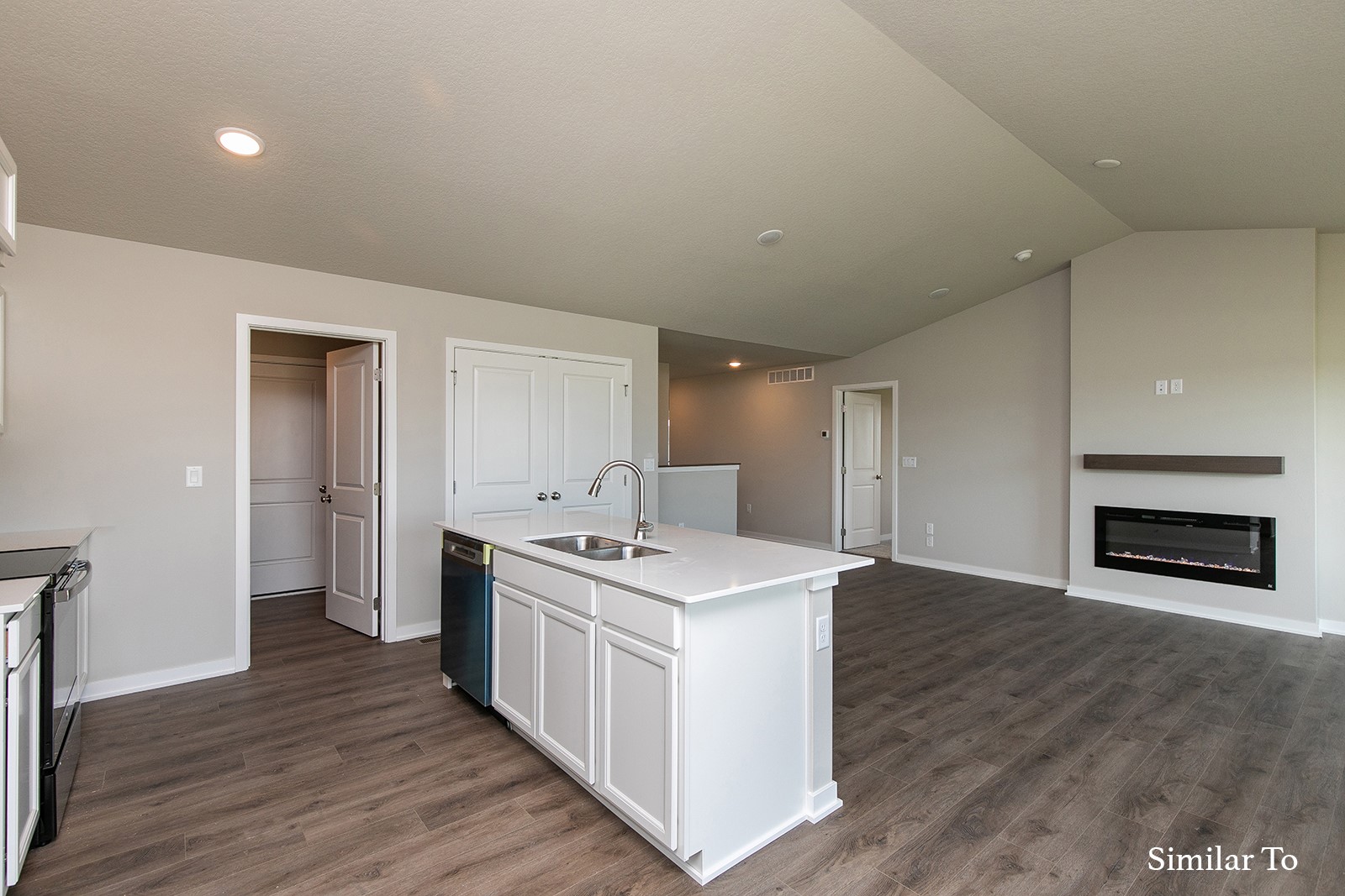 16520 Ironwood Lane, Urbandale, Iowa image 24