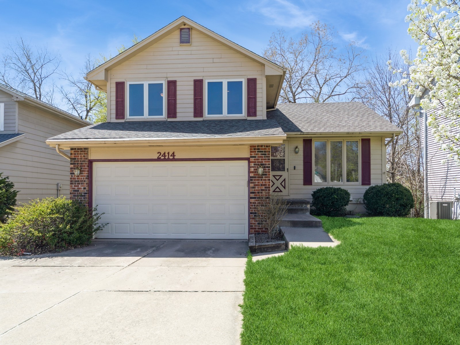 2414 Sandler Drive, Urbandale, Iowa image 1