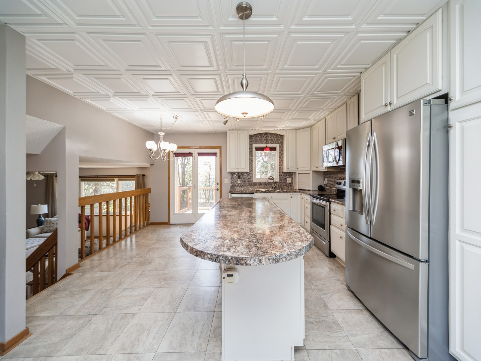 2414 Sandler Drive, Urbandale, Iowa image 4