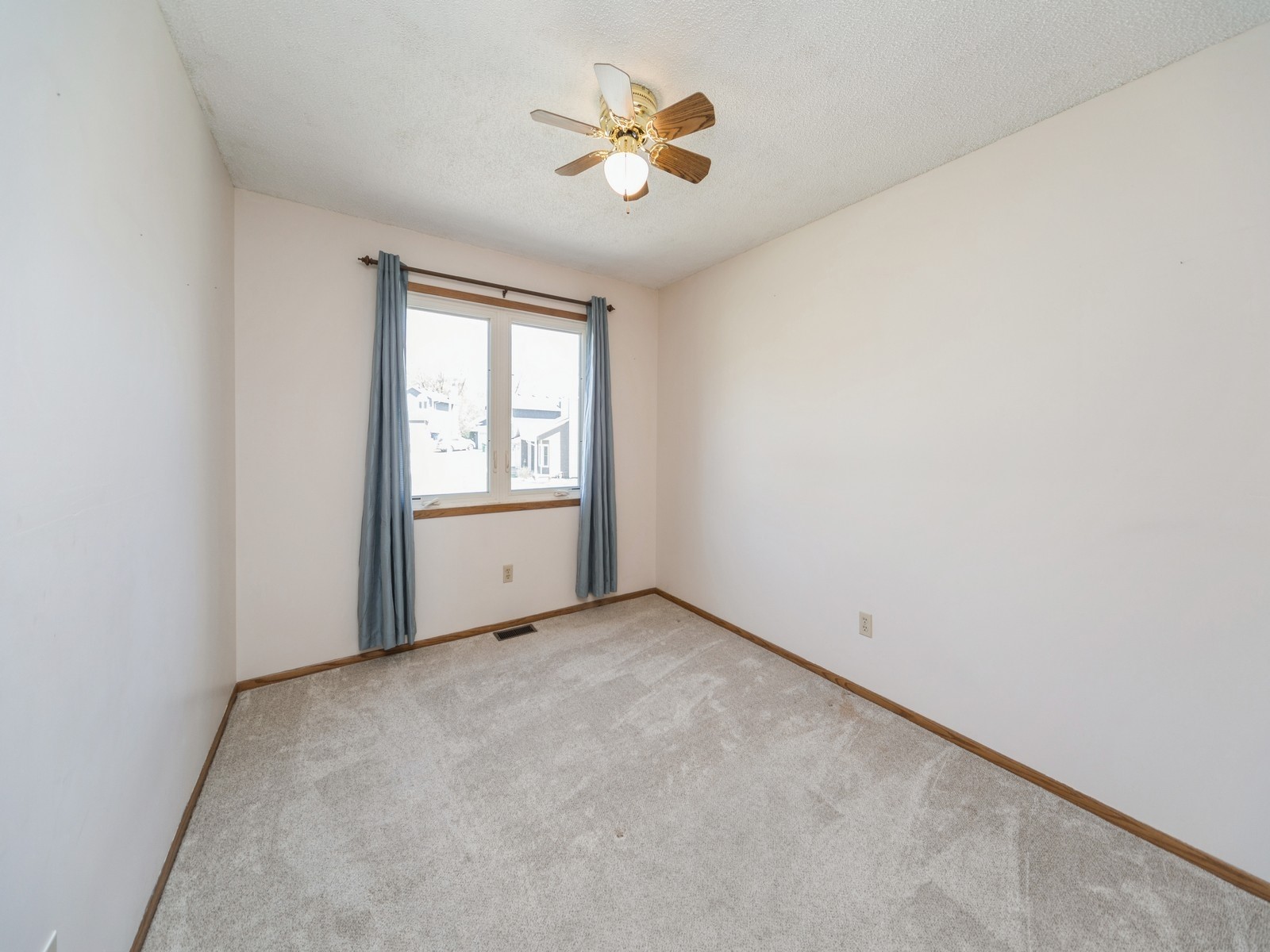 2414 Sandler Drive, Urbandale, Iowa image 23