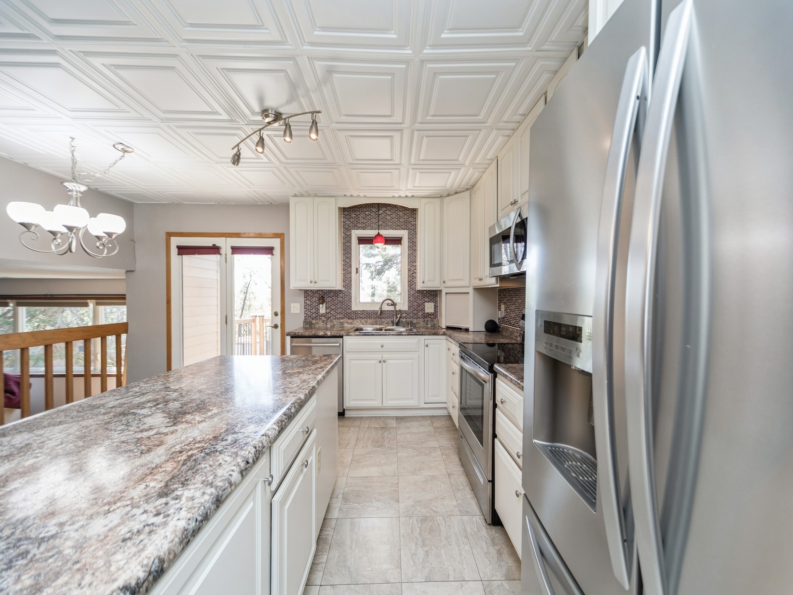 2414 Sandler Drive, Urbandale, Iowa image 5