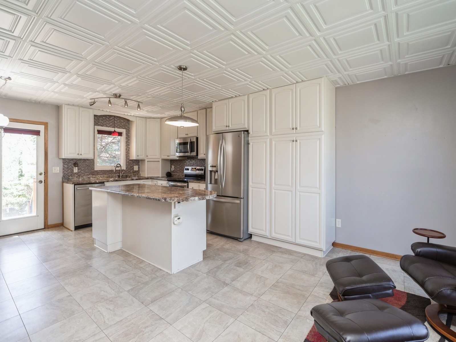 2414 Sandler Drive, Urbandale, Iowa image 9