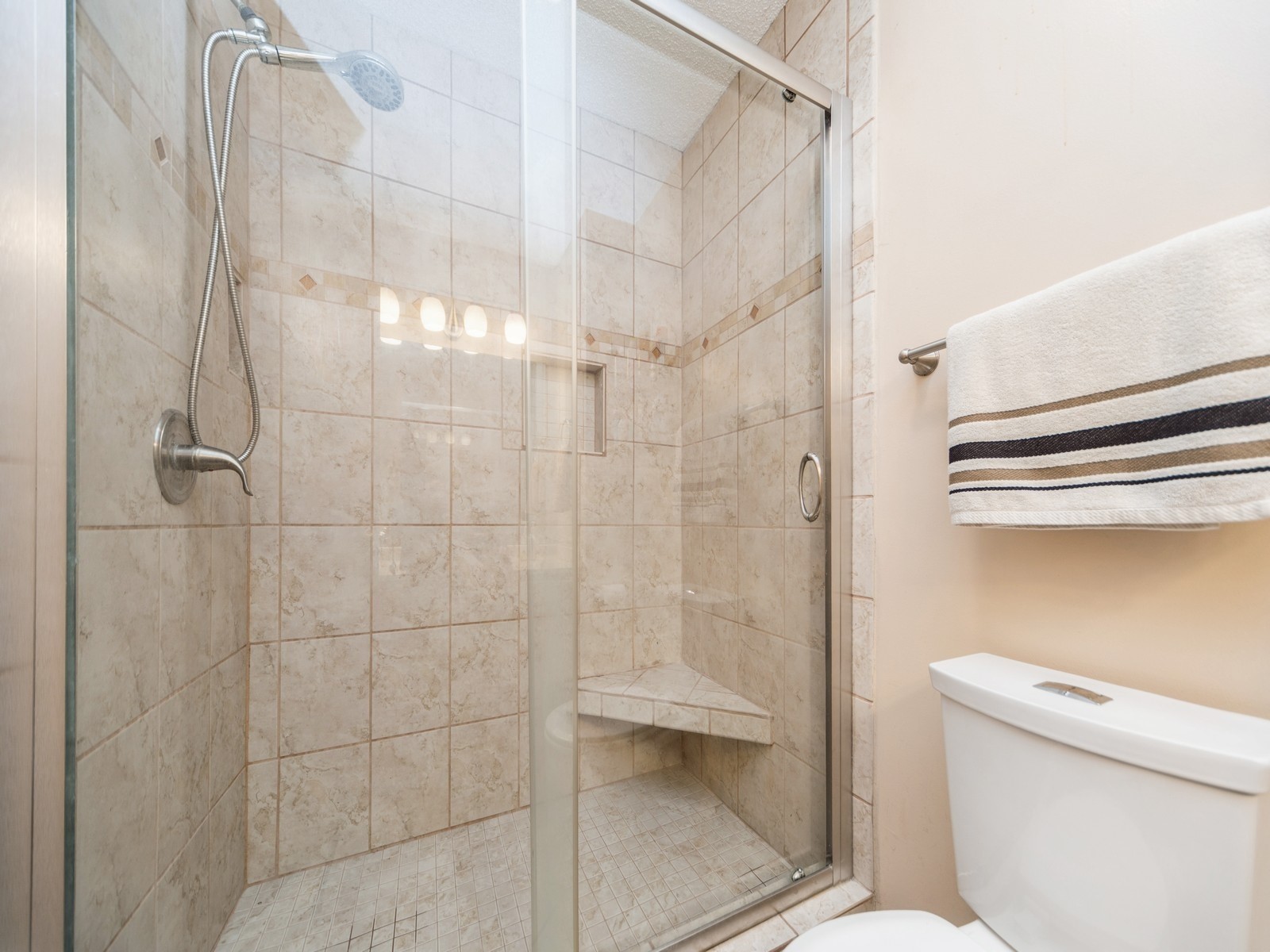 2414 Sandler Drive, Urbandale, Iowa image 19