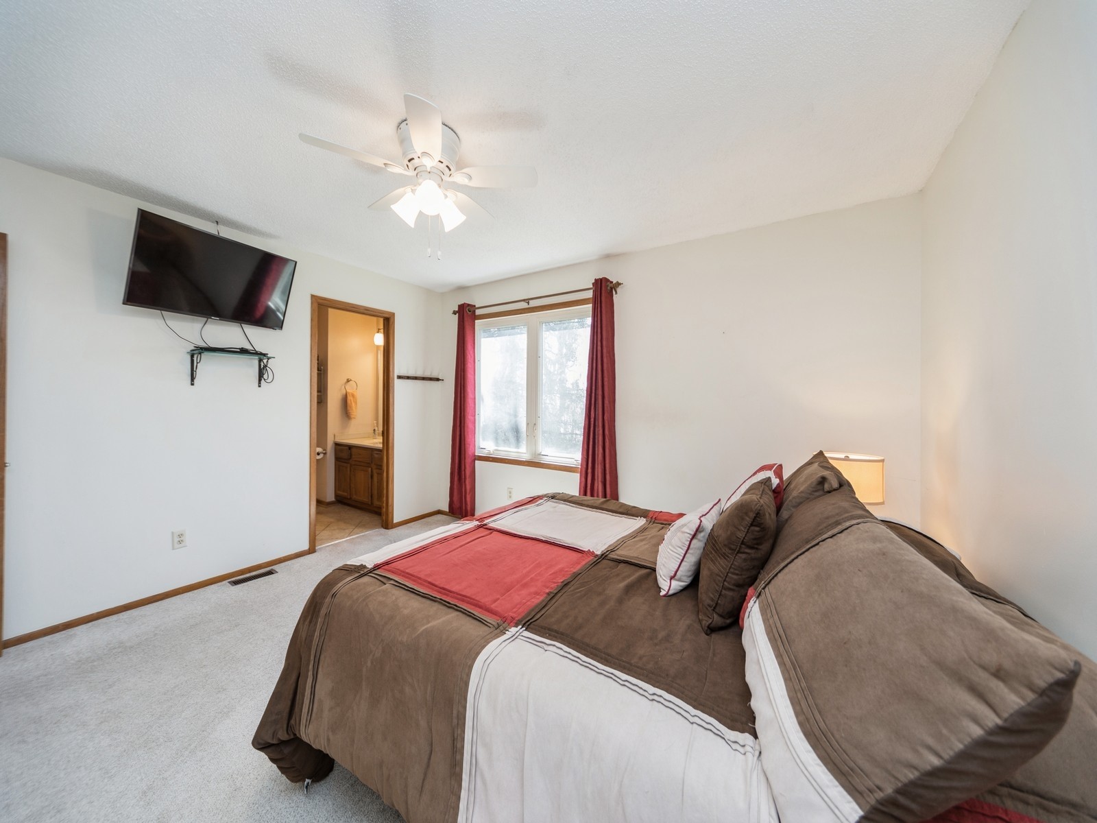 2414 Sandler Drive, Urbandale, Iowa image 17