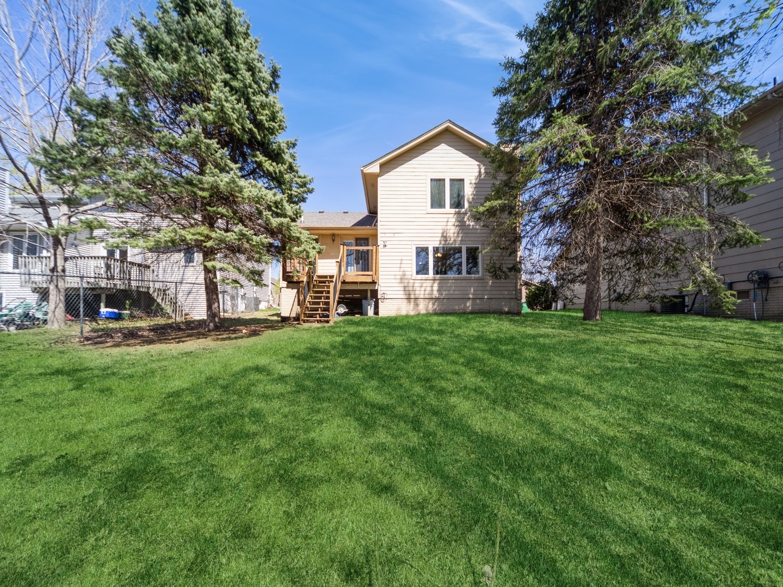 2414 Sandler Drive, Urbandale, Iowa image 2