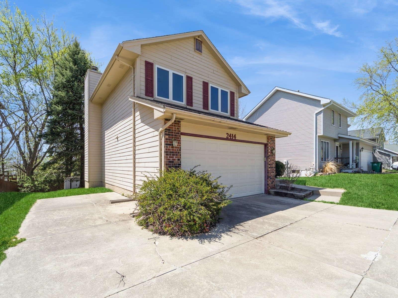 2414 Sandler Drive, Urbandale, Iowa image 3