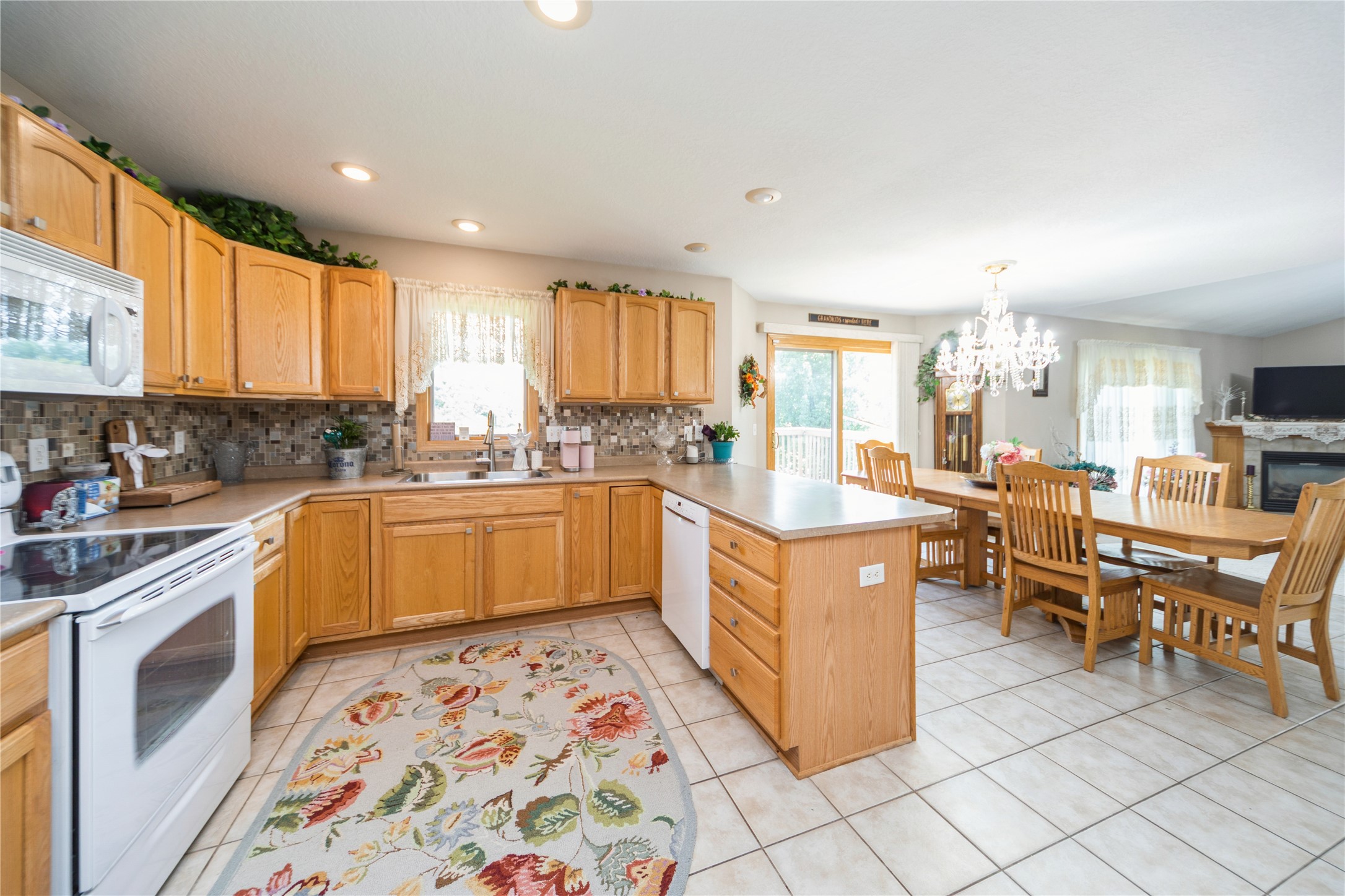 Altoona, Iowa 50009, United States, 3 Bedrooms Bedrooms, ,2 BathroomsBathrooms,Residential,Active,188158