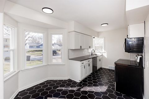 Homes For Sale - 1439 57th Street<br/> Des Moines, IA 50311