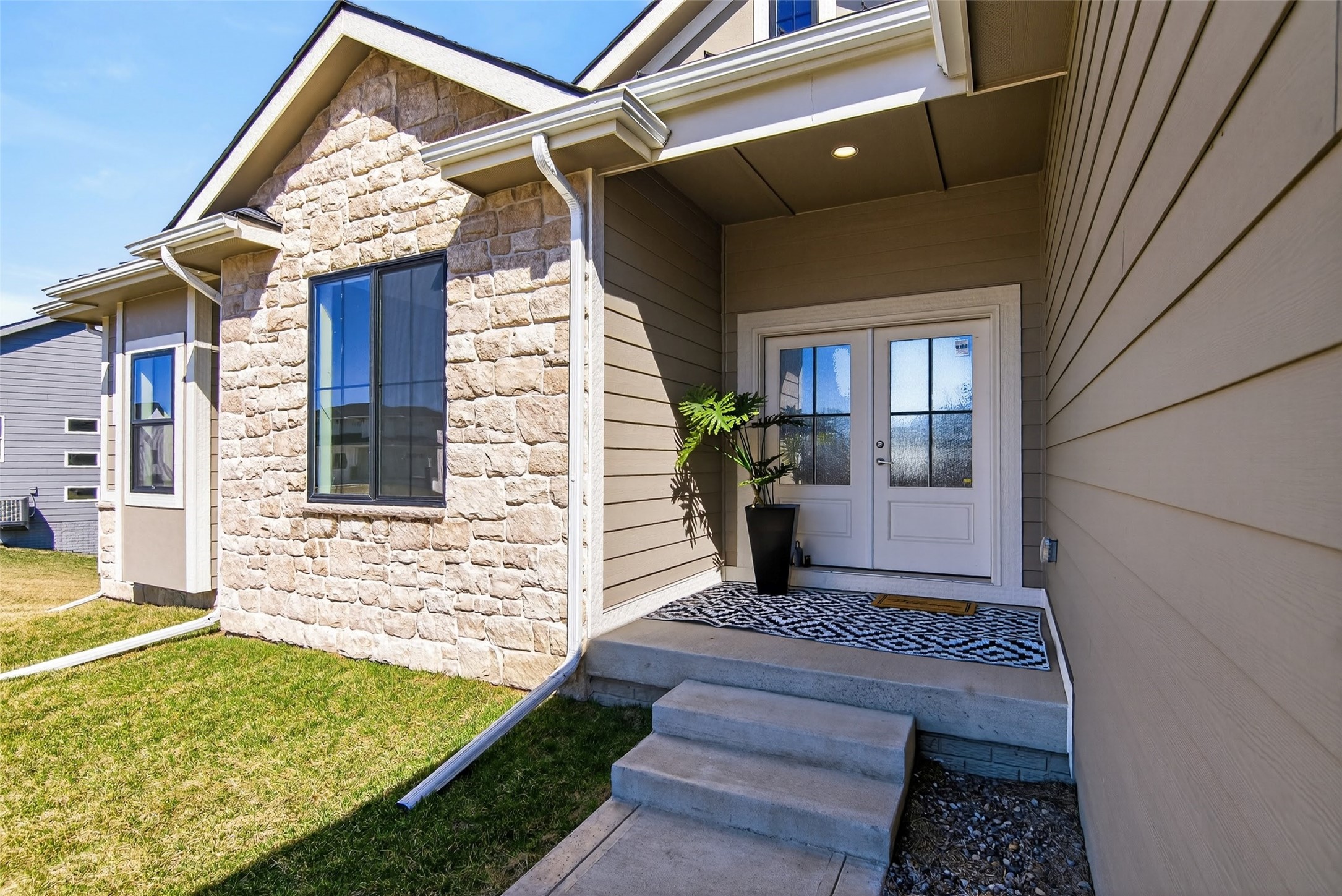 135 NW Alderleaf Drive