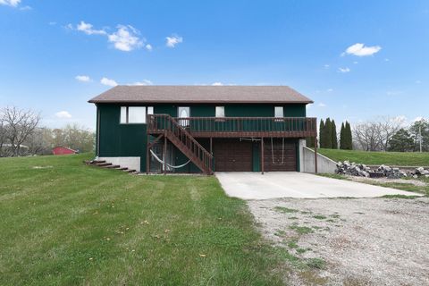 102 Amsterdam Drive Pella IA 50219