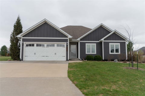 Homes For Sale - 1706 Evening Court<br/> Marion County, Pella, IA 50219