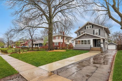 Homes For Sale - 1310 40th Street<br/> Des Moines, IA 50311