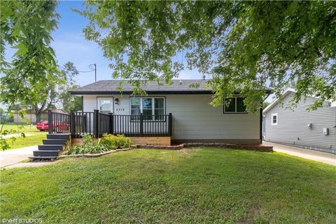 2319 E 41st Street Des Moines IA 50317