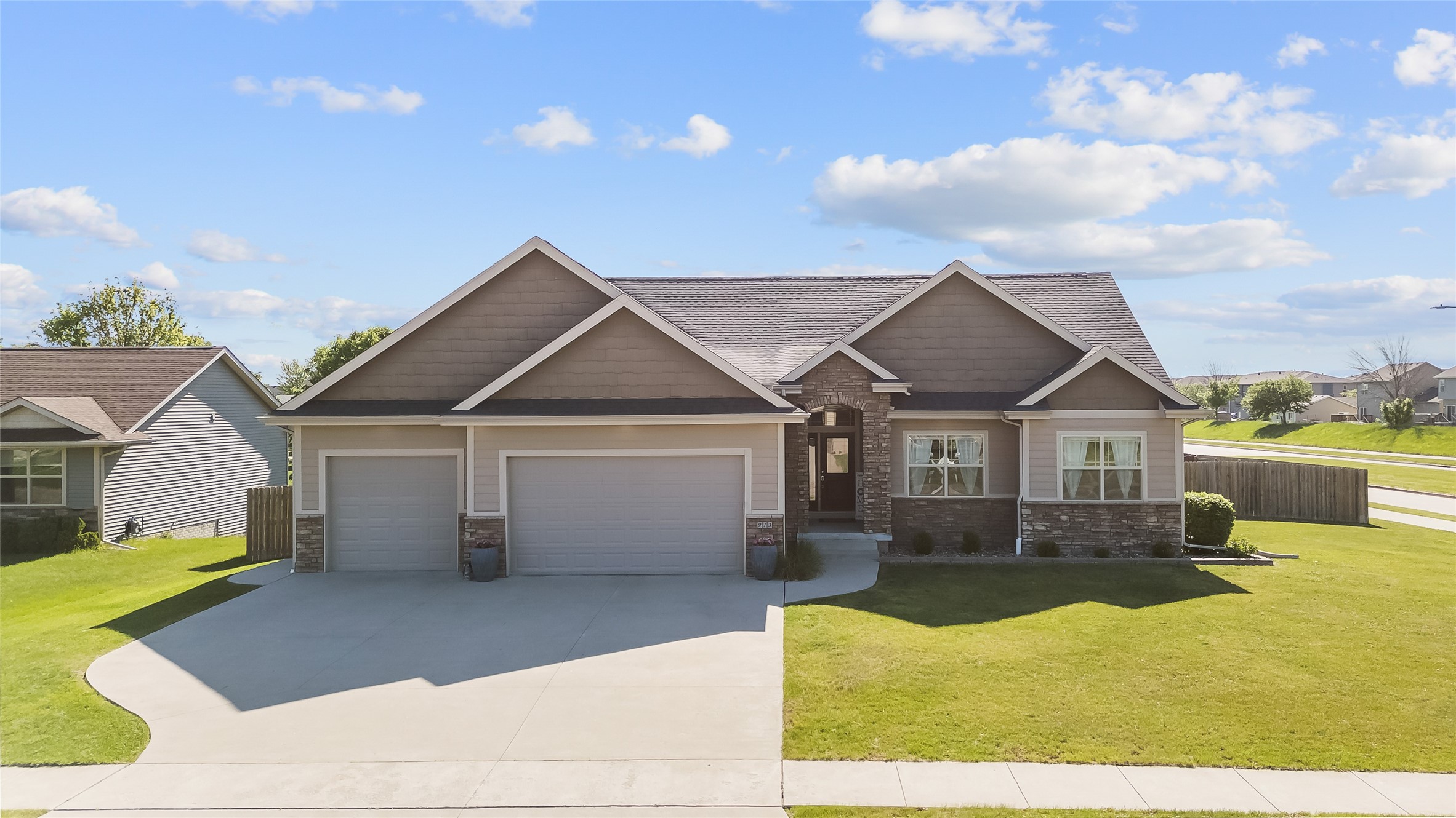 913 SE Trail Ridge Road, Grimes, Iowa image 1
