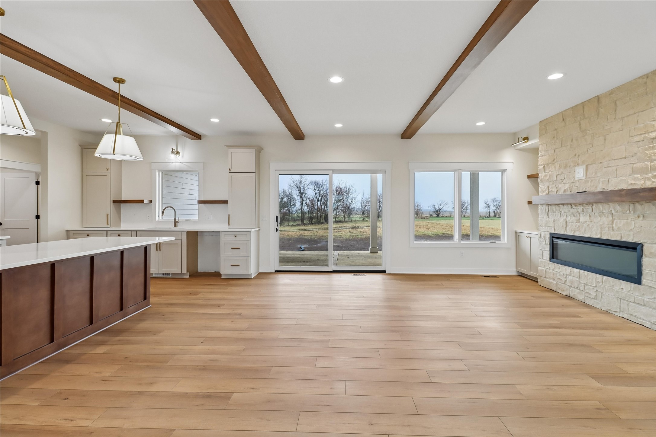 1461 S 52nd Avenue E