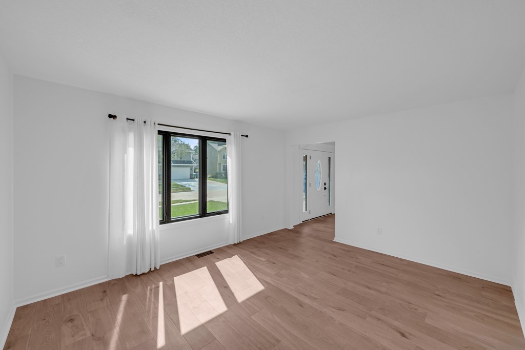 8109 Sharon Drive, Urbandale, Iowa image 10