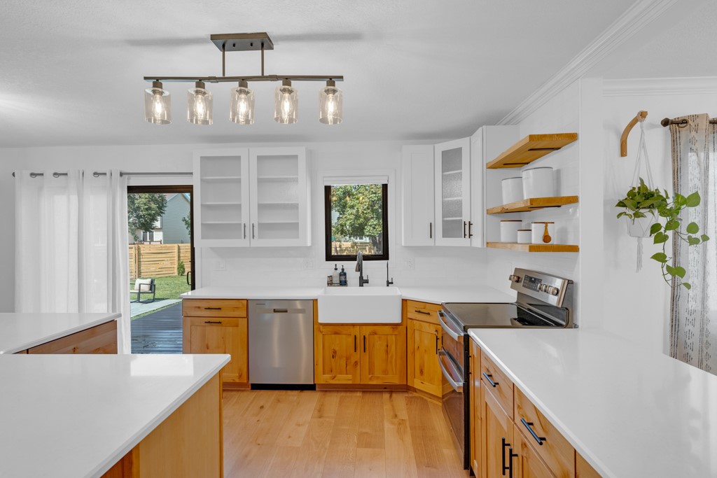 8109 Sharon Drive, Urbandale, Iowa image 1