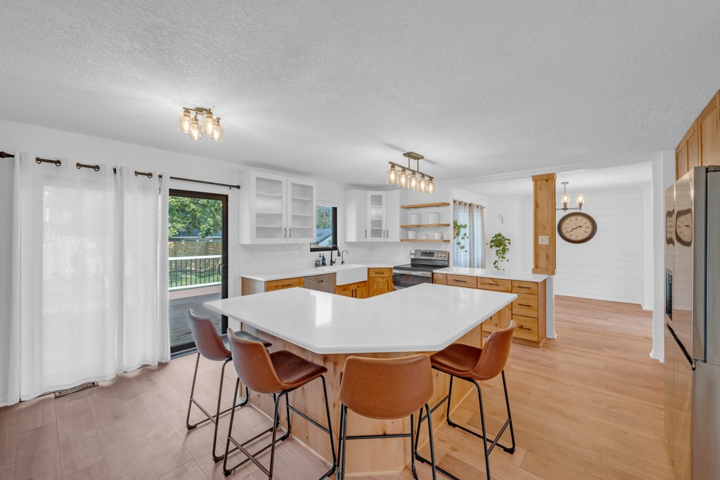 8109 Sharon Drive, Urbandale, Iowa image 3
