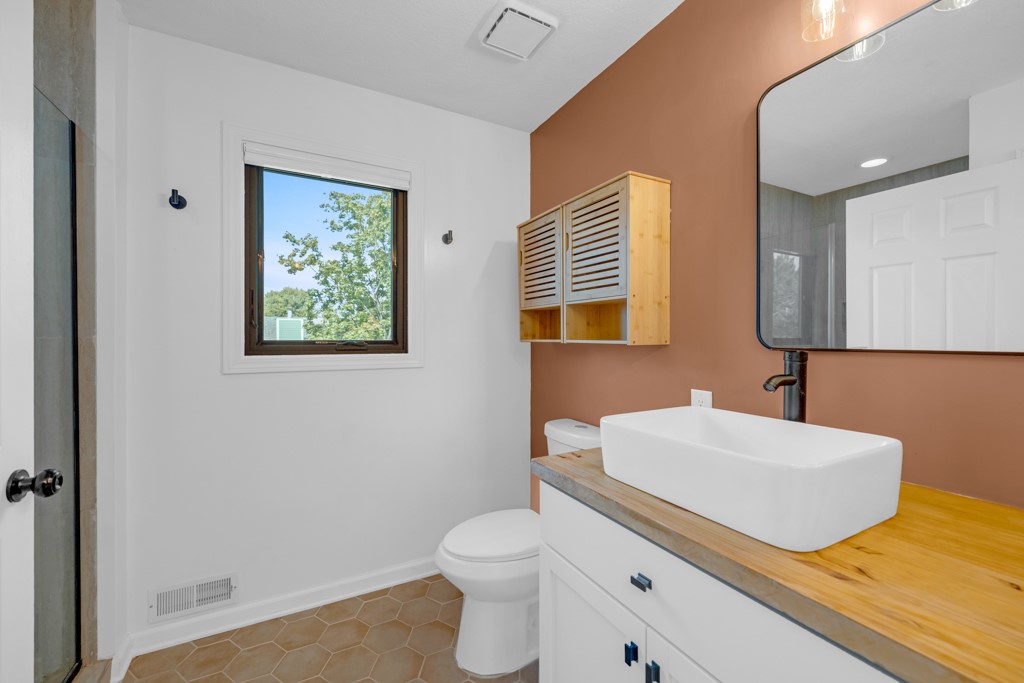 8109 Sharon Drive, Urbandale, Iowa image 23