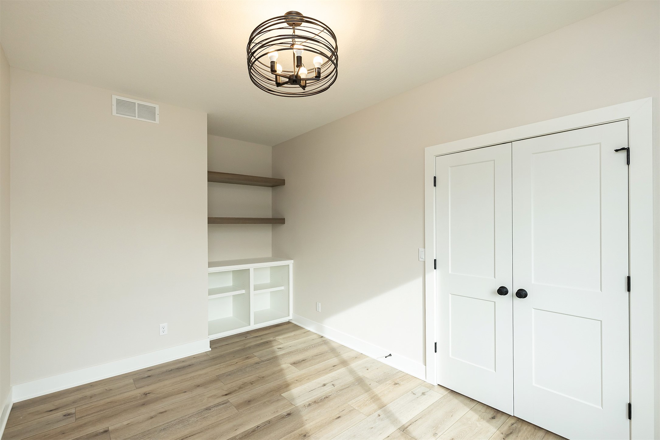 4726 Hillsdale Drive