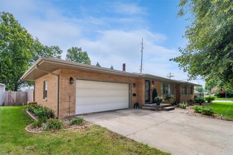 Homes For Sale - 101 NW Des Moines Street<br/> Ankeny, IA 50023